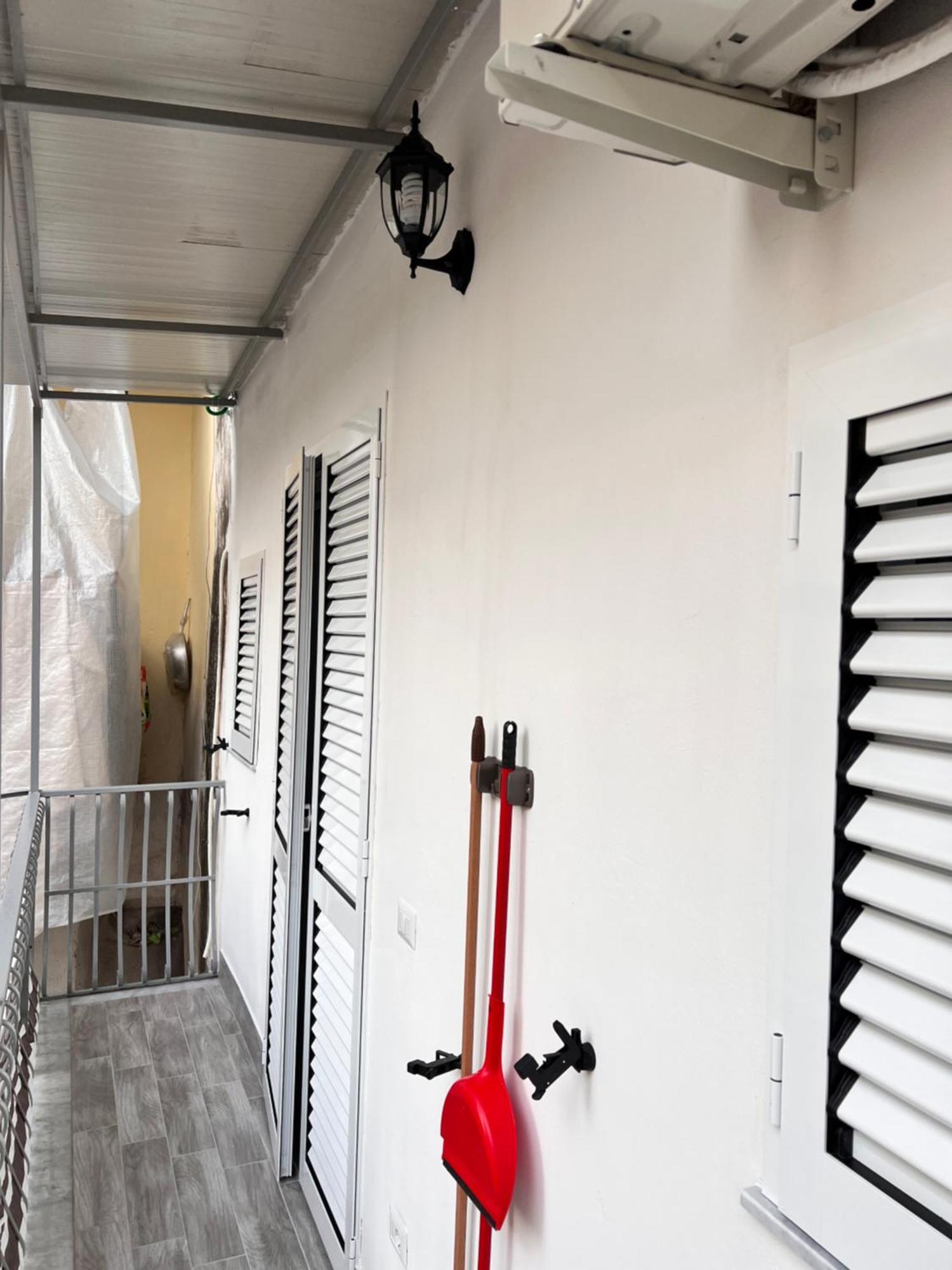 Ira House Apartment Наполи Екстериор снимка