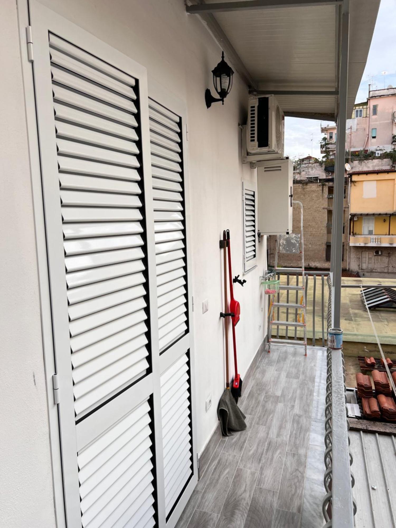 Ira House Apartment Наполи Екстериор снимка